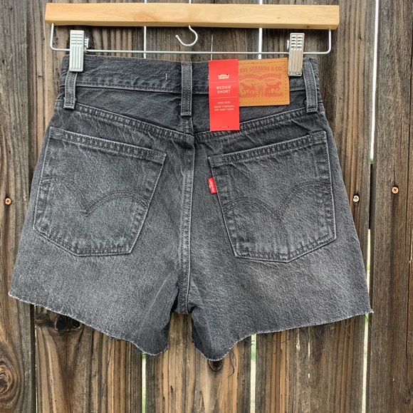NWT LEVI’S SHORTS - Picture 2 of 7